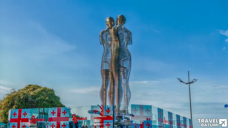 Ali and Nino statue in Batumi